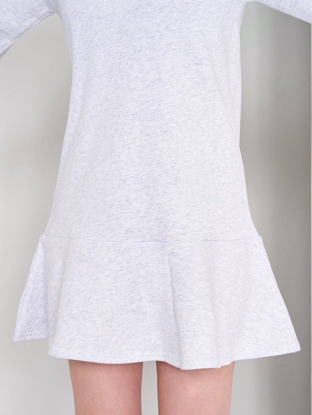 モデル:165cm(着用サイズ:FREE 着用カラー:GRY)