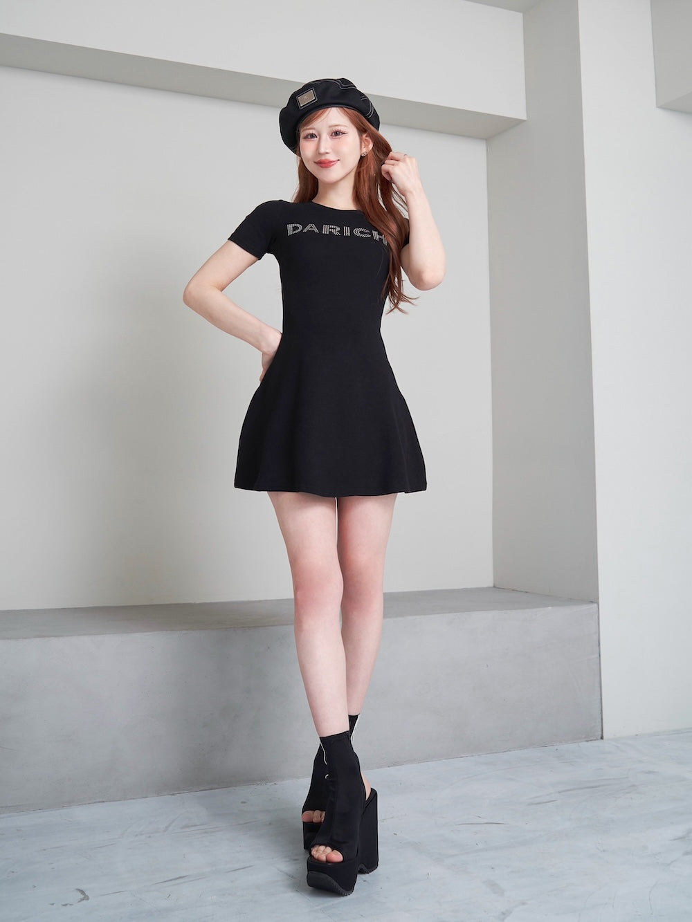 モデル:165cm(着用サイズ:FREE 着用カラー:BLK)