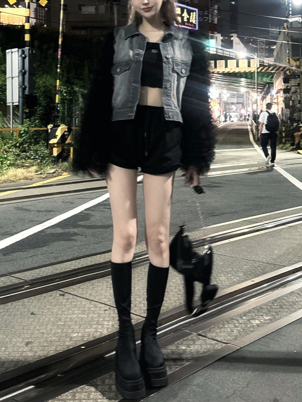 モデル:164cm(着用サイズ:FREE 着用カラー:BLK)