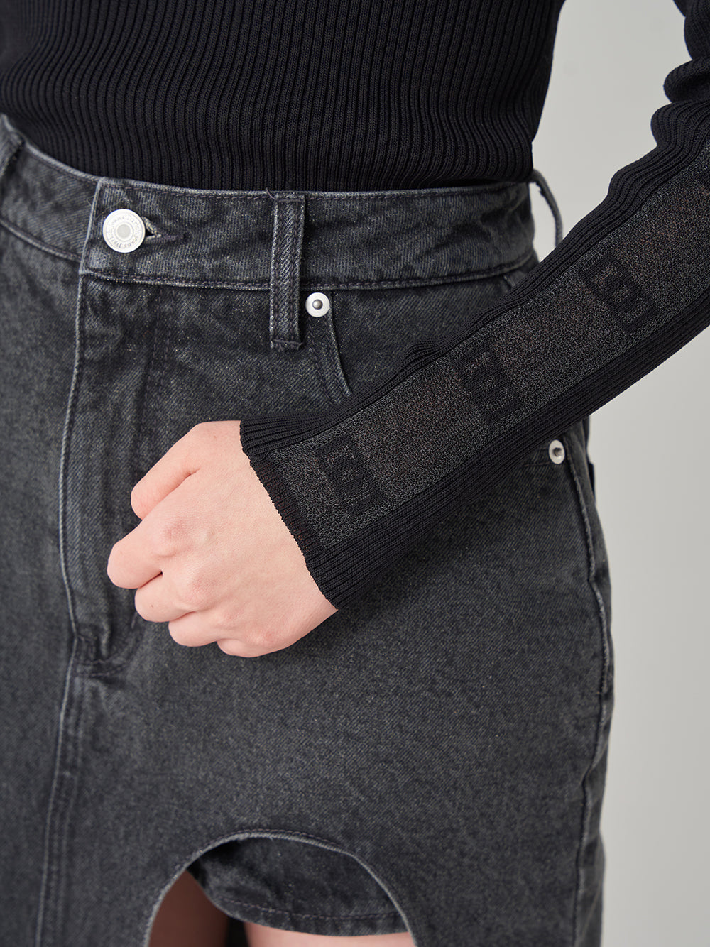 モデル:159cm(着用サイズ:FREE 着用カラー:BLK)