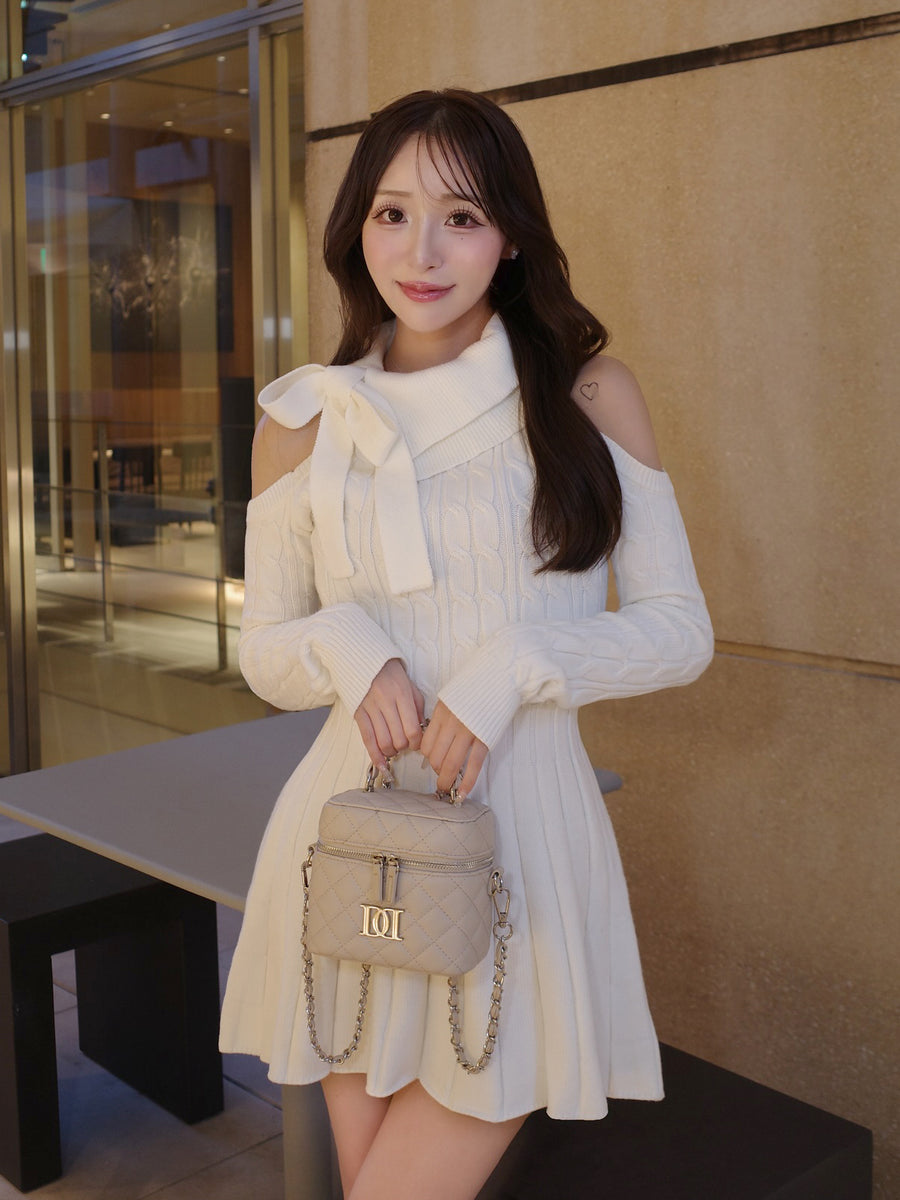 モデル:156cm(着用サイズ:FREE 着用カラー:IVO)