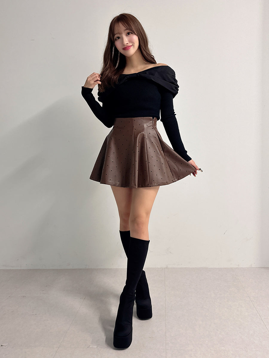 モデル:156cm(着用サイズ:FREE 着用カラー:BLK)