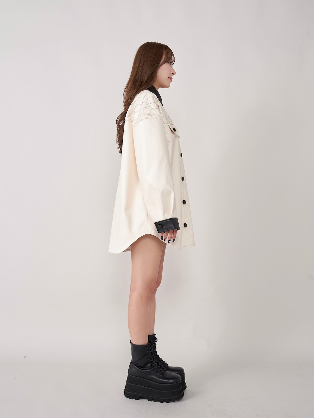 モデル:156cm(着用サイズ:FREE 着用カラー:IVO)