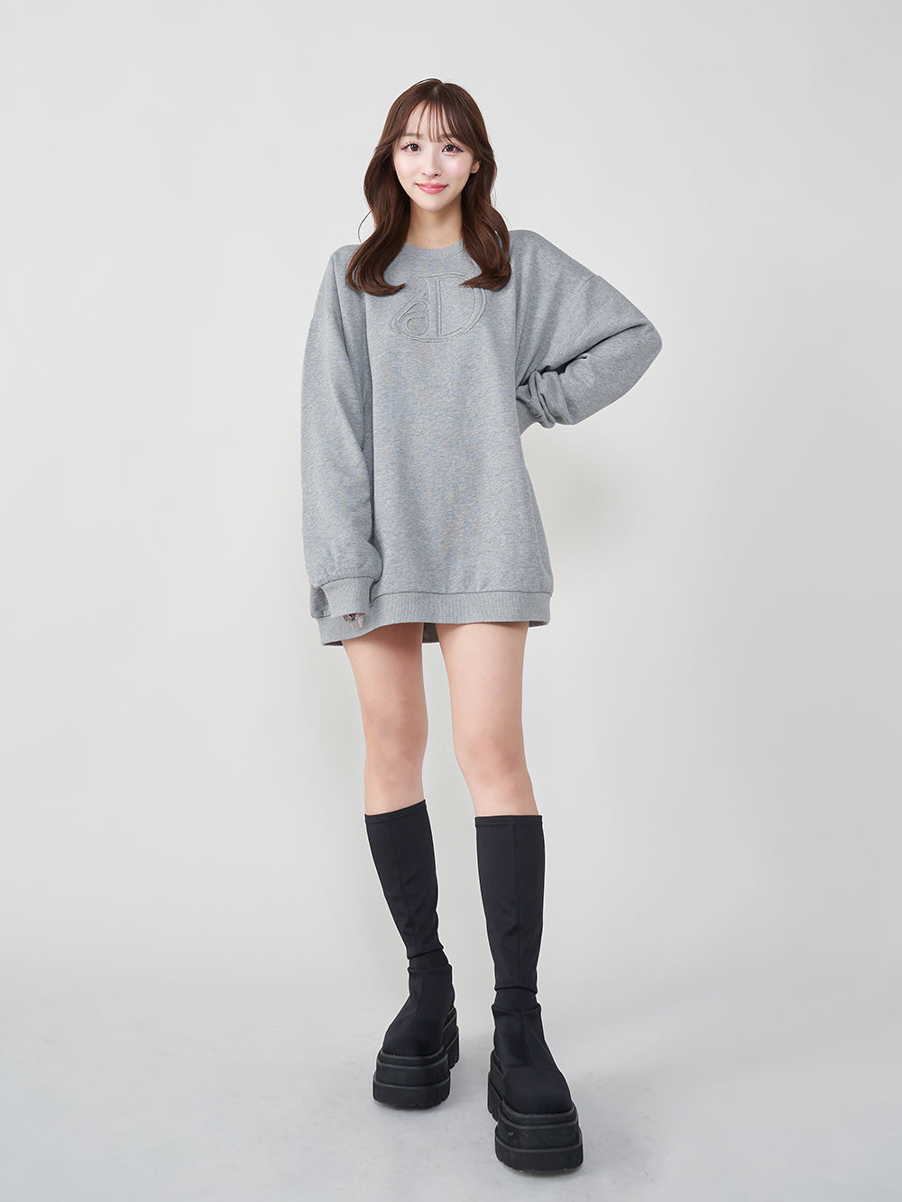モデル:156cm(着用サイズ:FREE 着用カラー:GRY)