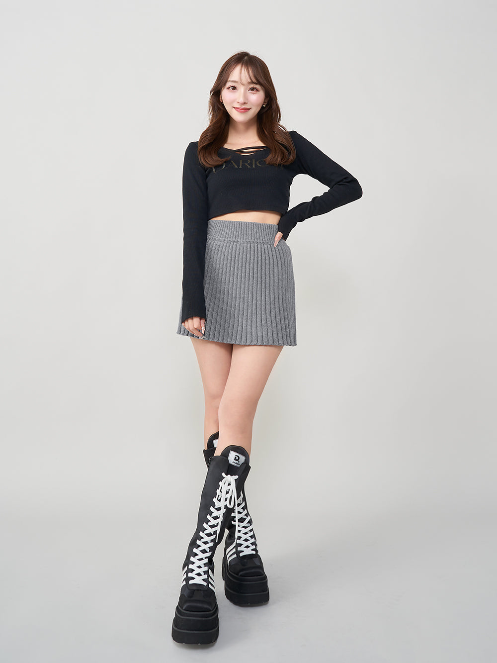 モデル:156cm(着用サイズ:FREE 着用カラー:BLK)