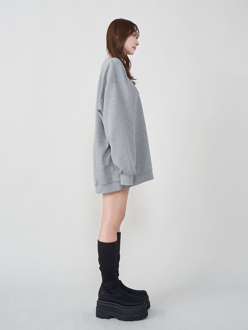 モデル:156cm(着用サイズ:FREE 着用カラー:GRY)