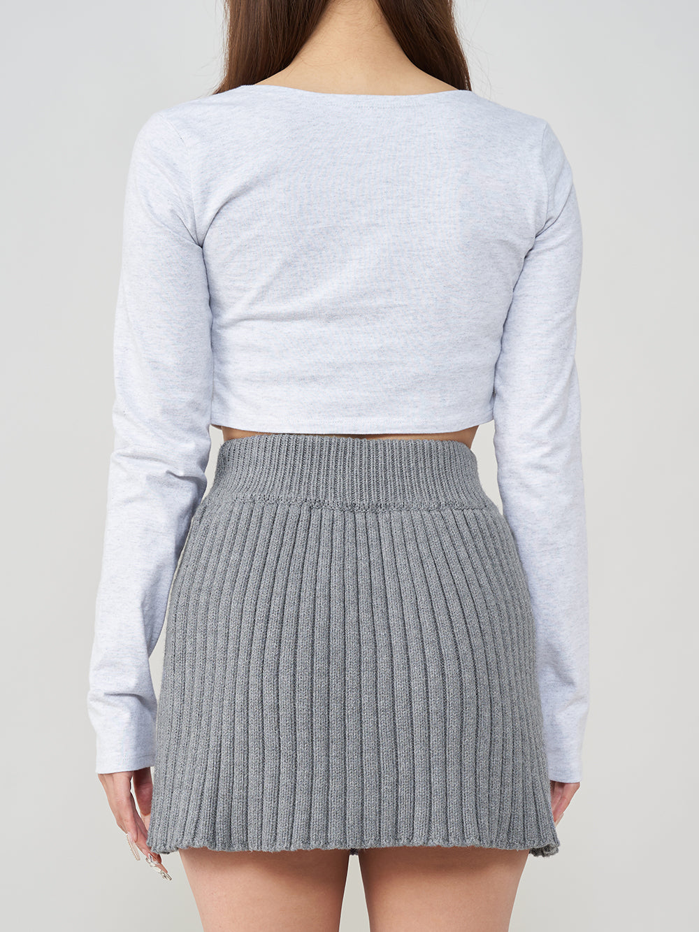 モデル:156cm(着用サイズ:FREE 着用カラー:GRY)