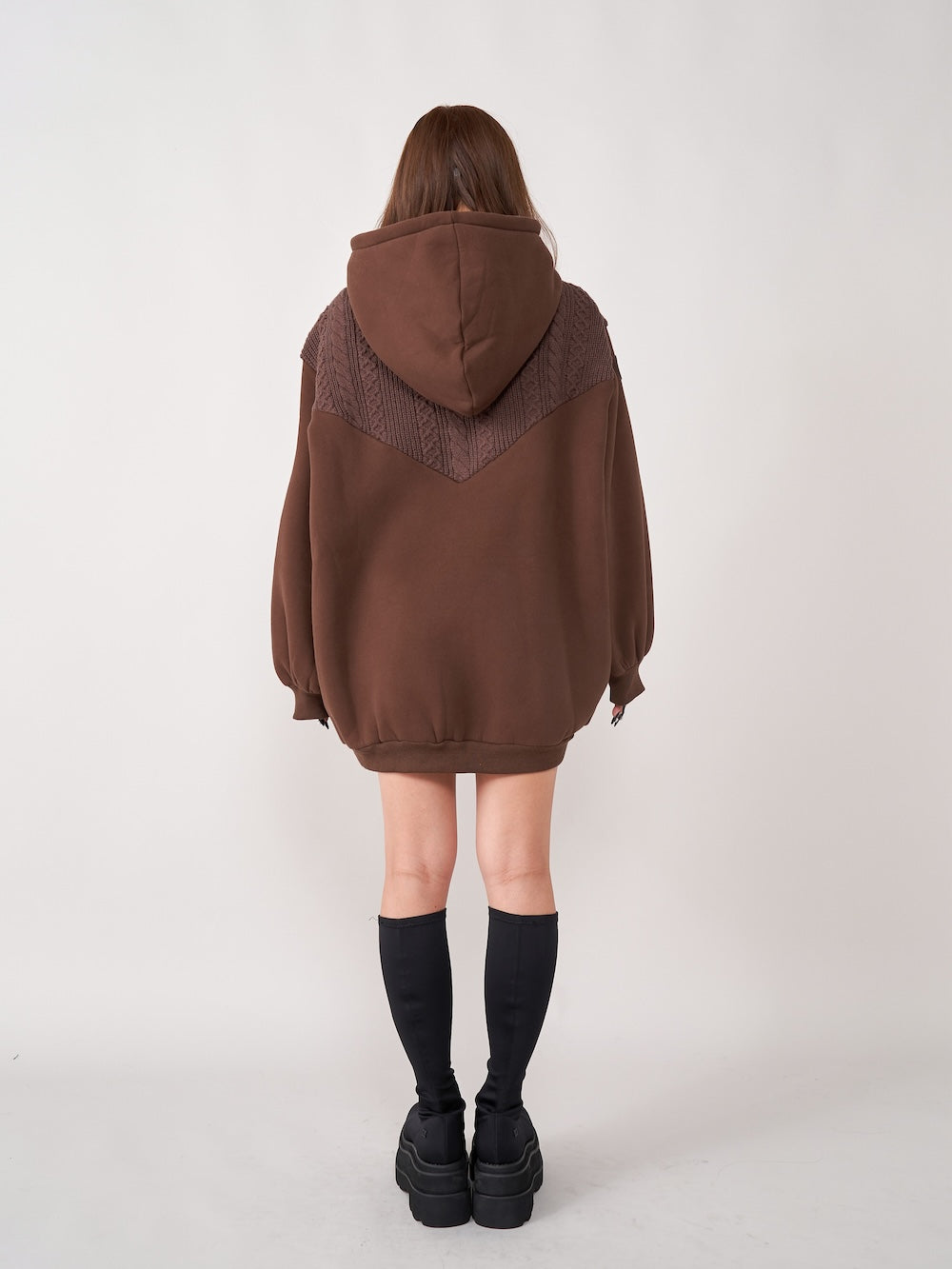 モデル:156cm(着用サイズ:FREE 着用カラー:BRN)