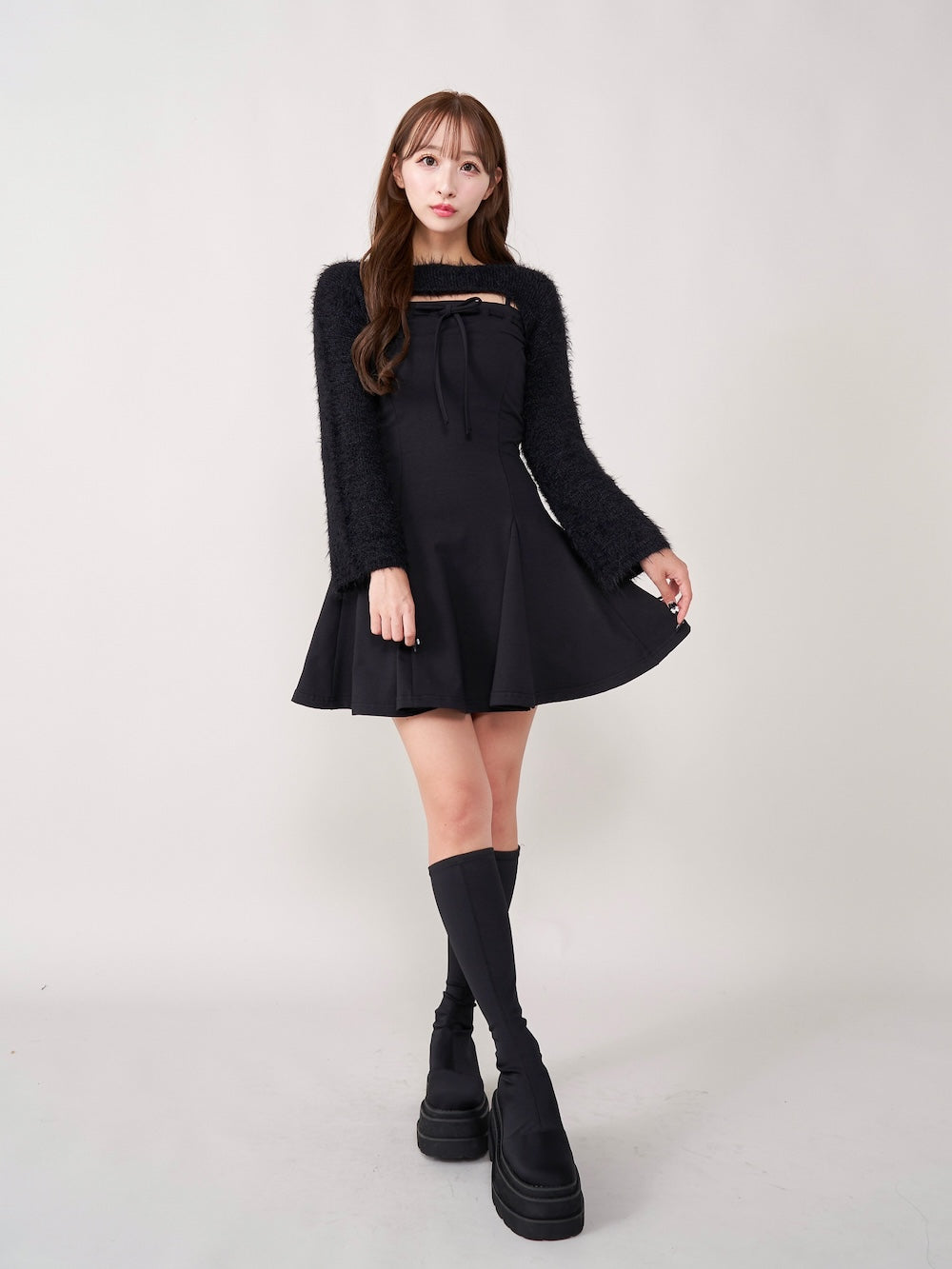 モデル:156cm(着用サイズ:FREE 着用カラー:BLK)