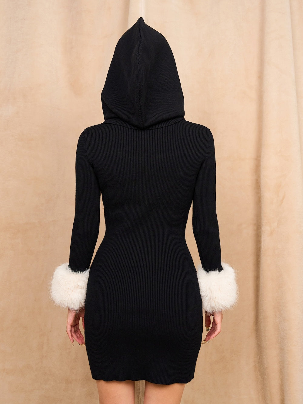 モデル:156cm(着用サイズ:FREE 着用カラー:BLK)