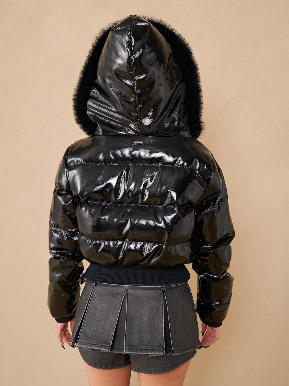 モデル:156cm(着用サイズ:FREE 着用カラー:BLK)