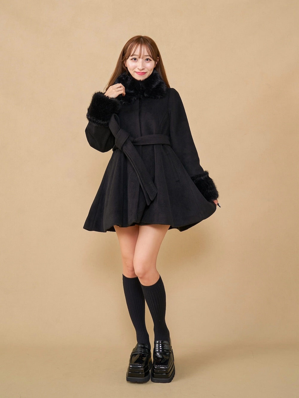 モデル:156cm(着用サイズ:FREE 着用カラー:BLK)