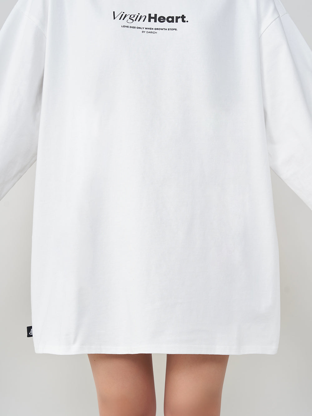 モデル:156cm(着用サイズ:FREE 着用カラー:WHT)