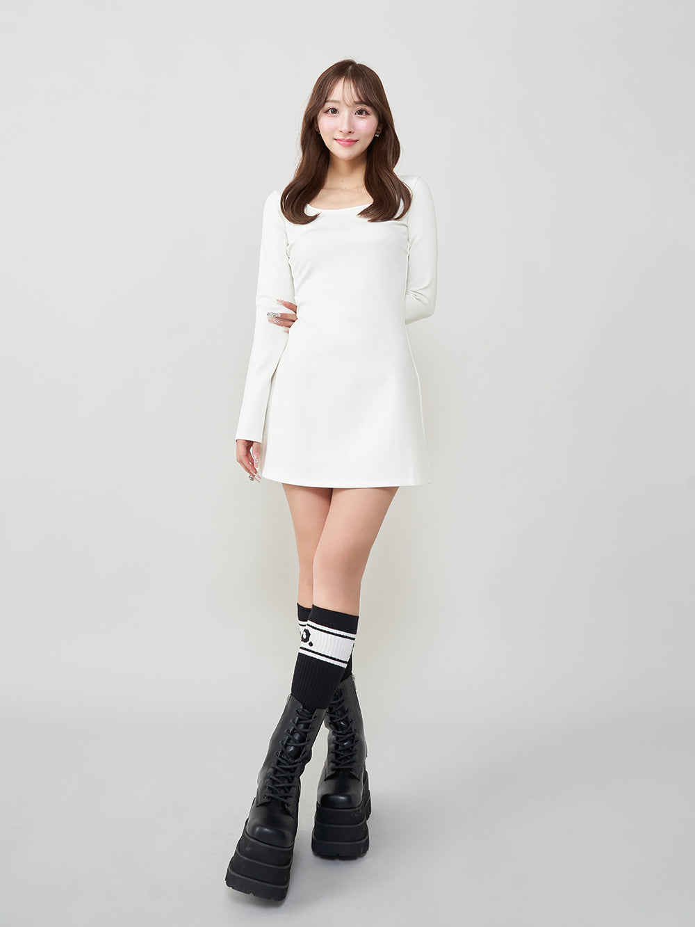 モデル:156cm(着用サイズ:FREE 着用カラー:WHT)