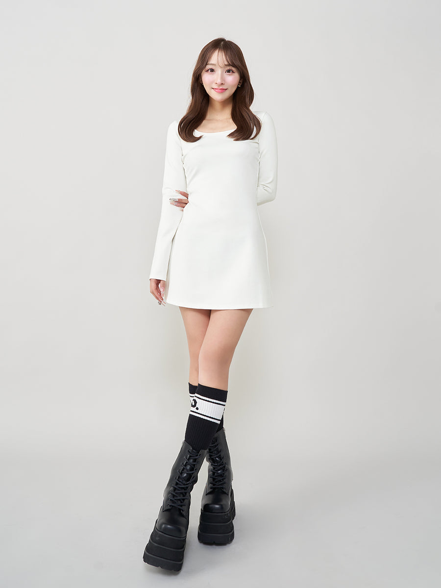 モデル:156cm(着用サイズ:FREE 着用カラー:WHT)