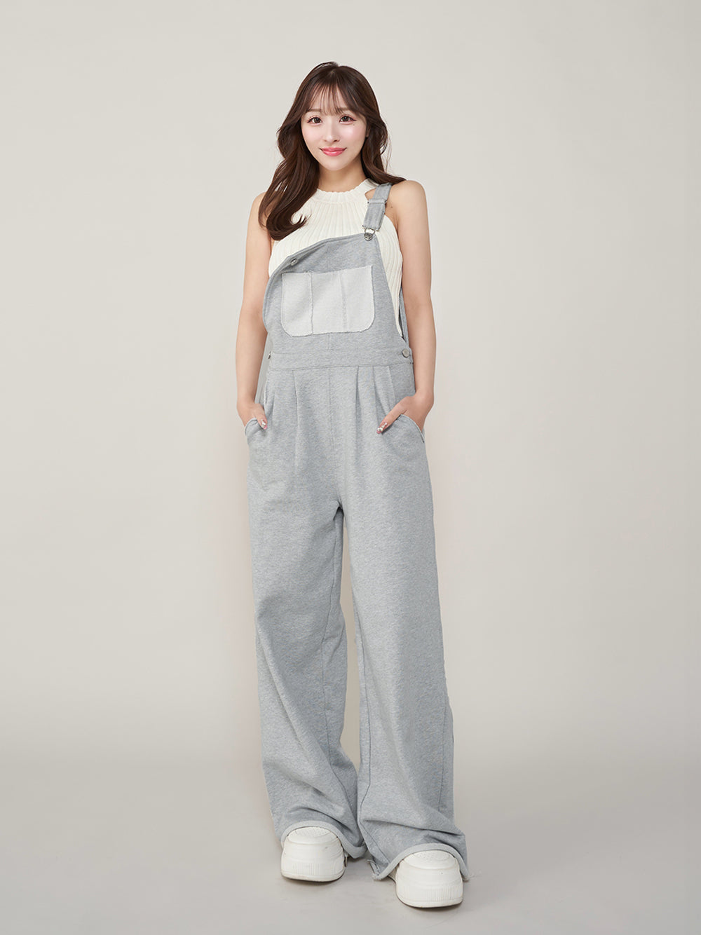 モデル:156cm(着用サイズ:FREE 着用カラー:GRY)