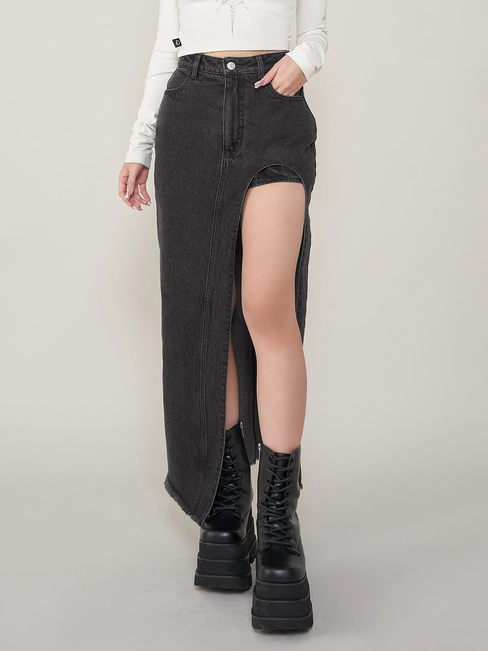 モデル:156cm(着用サイズ:S 着用カラー:BLK)
