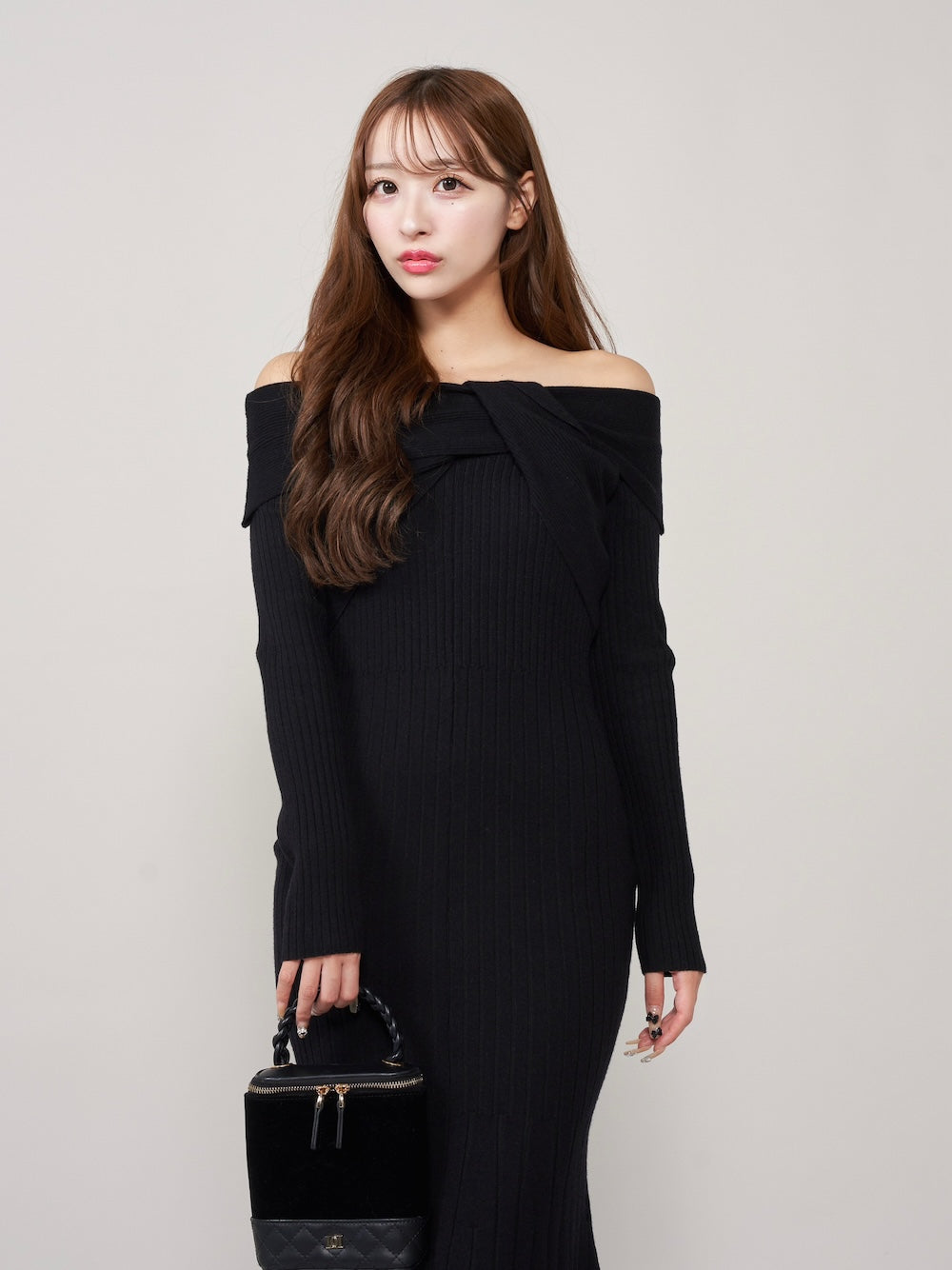 モデル:156cm(着用サイズ:FREE 着用カラー:BLK)