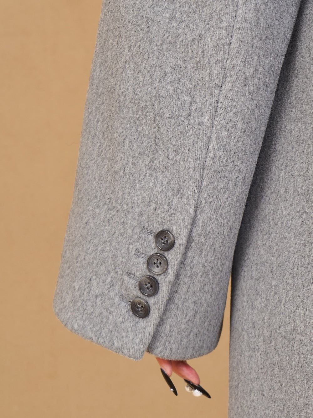 モデル:156cm(着用サイズ:FREE 着用カラー:GRY)