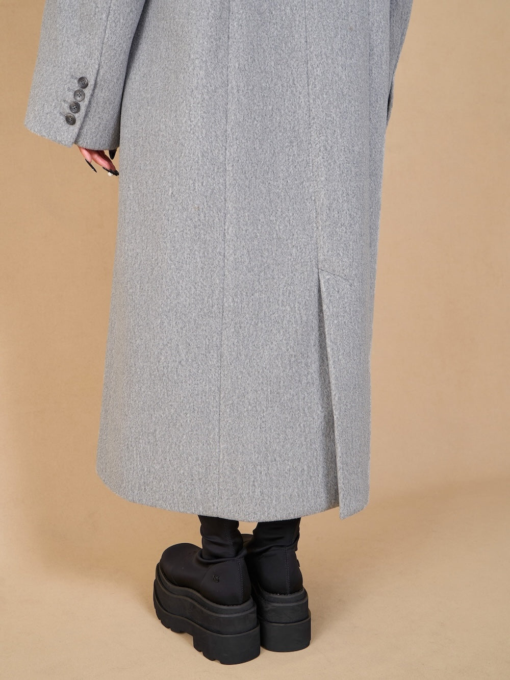 モデル:156cm(着用サイズ:FREE 着用カラー:GRY)
