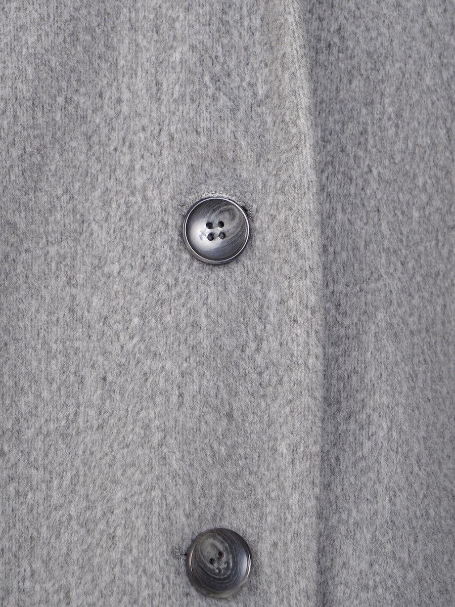 モデル:156cm(着用サイズ:FREE 着用カラー:GRY)