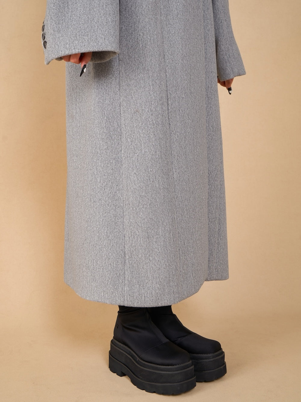 モデル:156cm(着用サイズ:FREE 着用カラー:GRY)