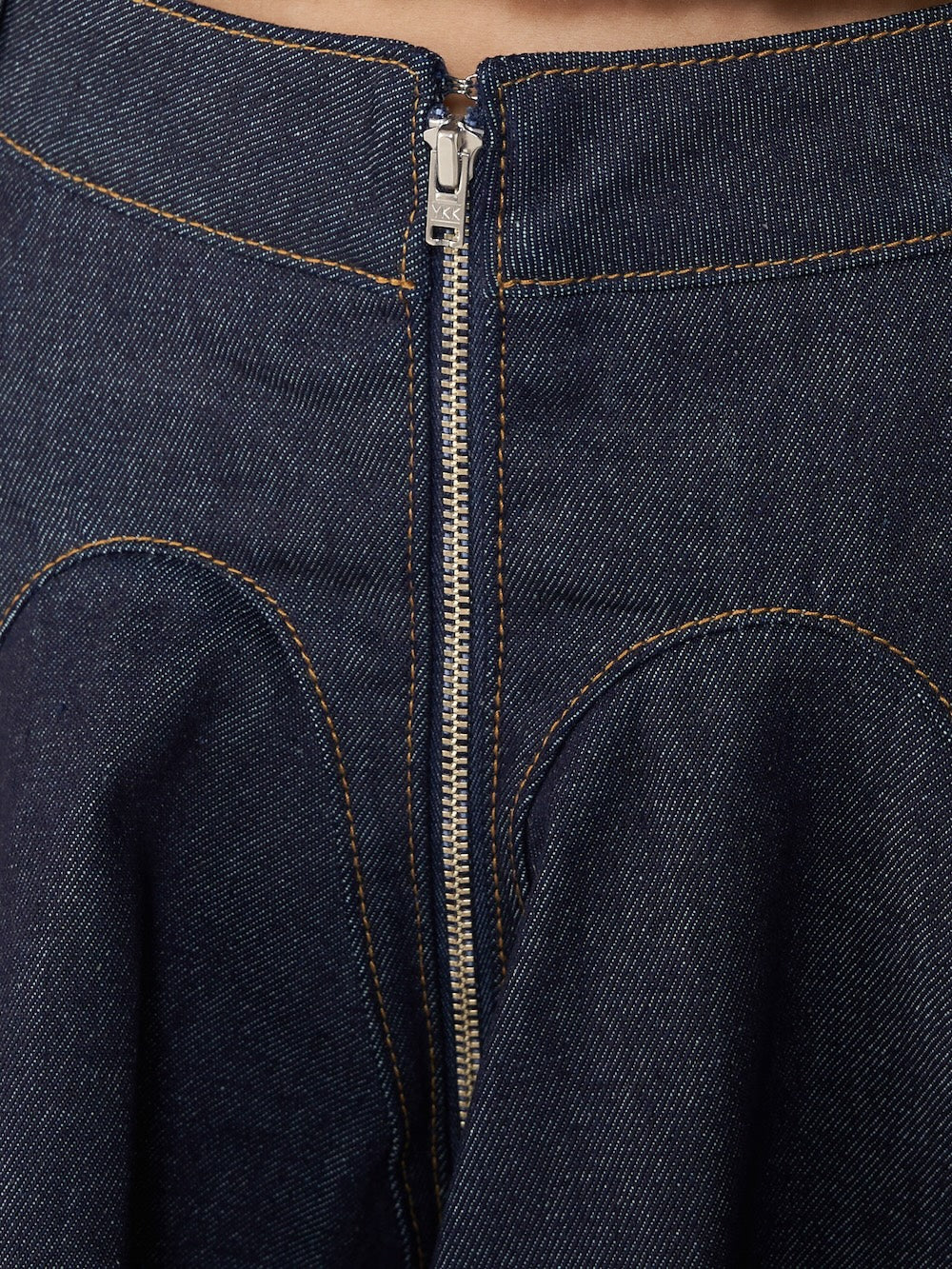 モデル:156cm(着用サイズ:S 着用カラー:IND)