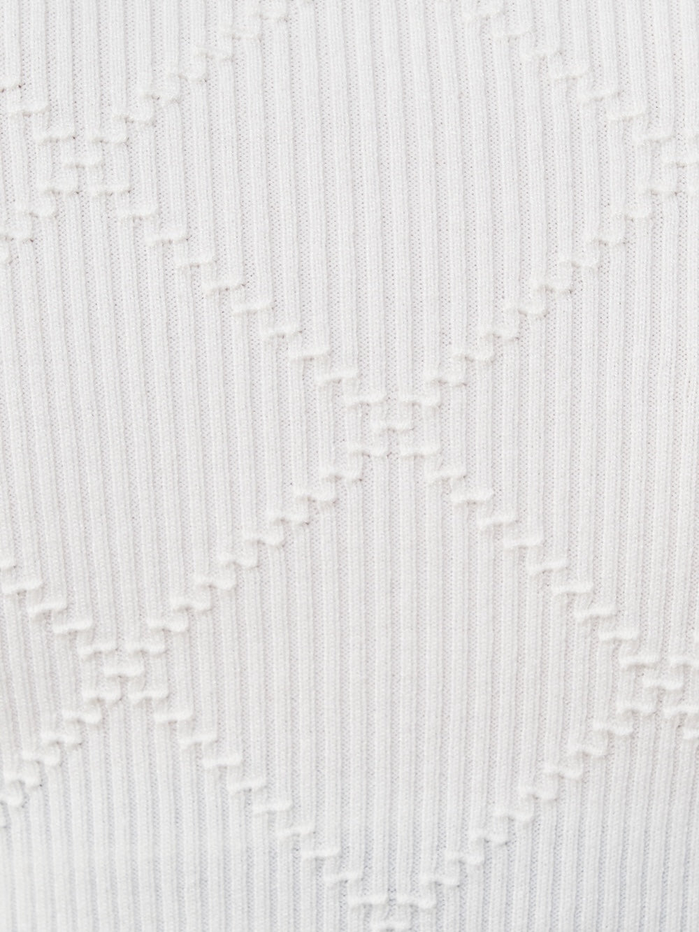 モデル:156cm(着用サイズ:FREE 着用カラー:WHT)
