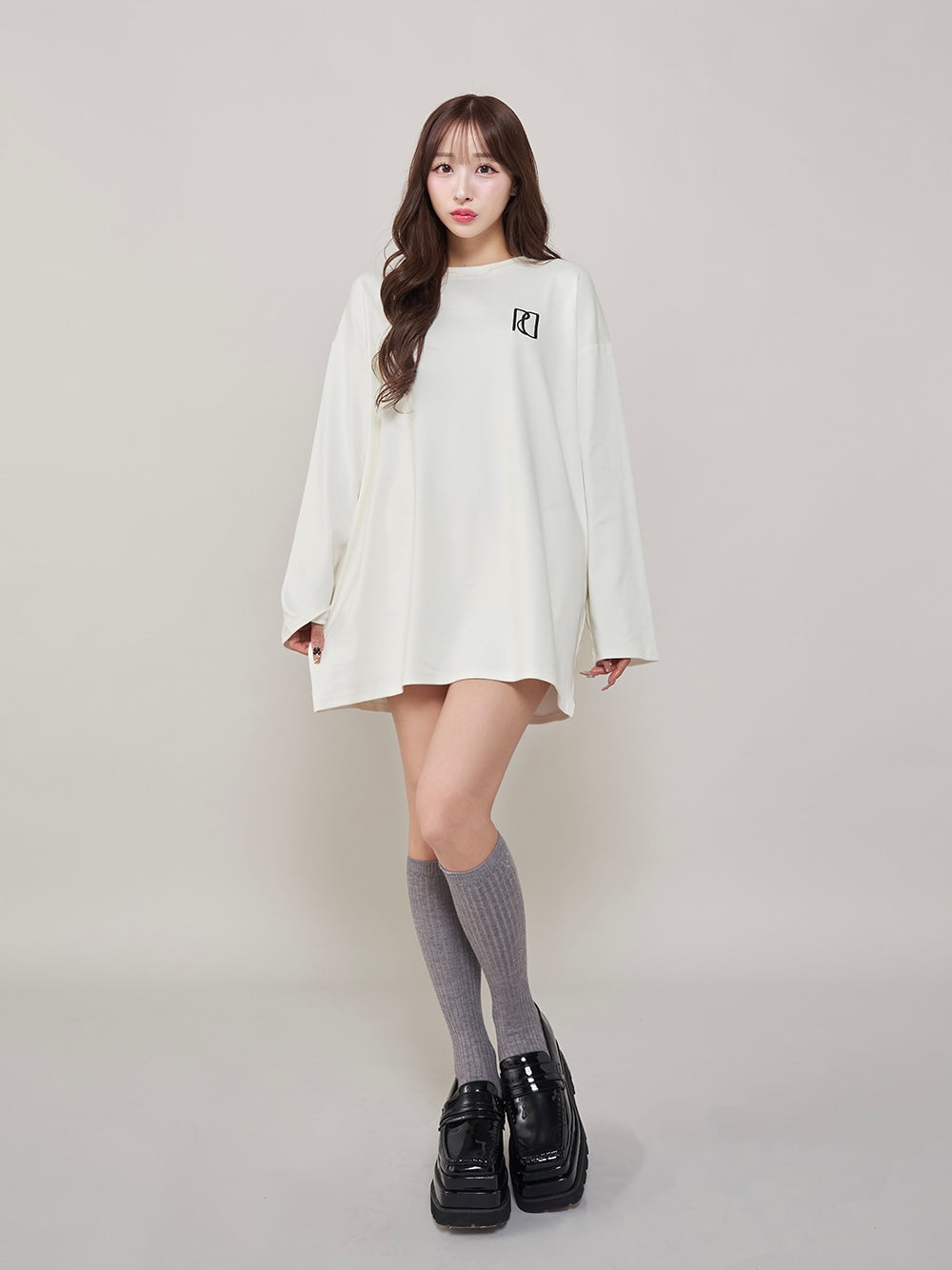 モデル:156cm(着用サイズ:FREE 着用カラー:WHT)