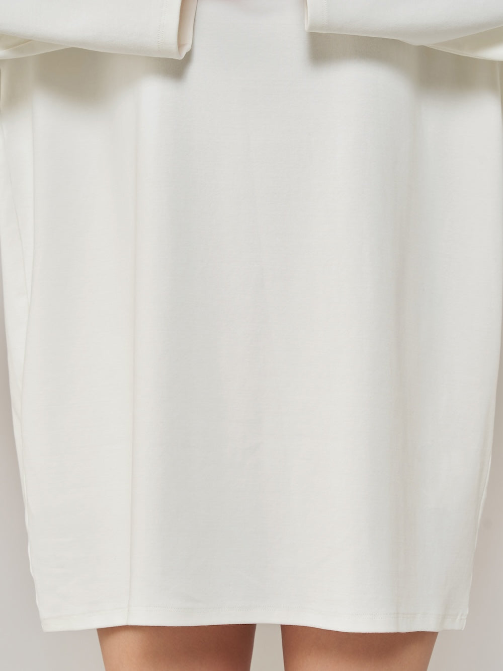 モデル:156cm(着用サイズ:FREE 着用カラー:WHT)