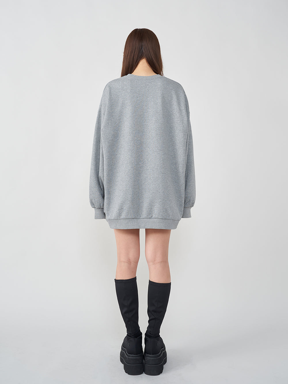モデル:156cm(着用サイズ:FREE 着用カラー:GRY)