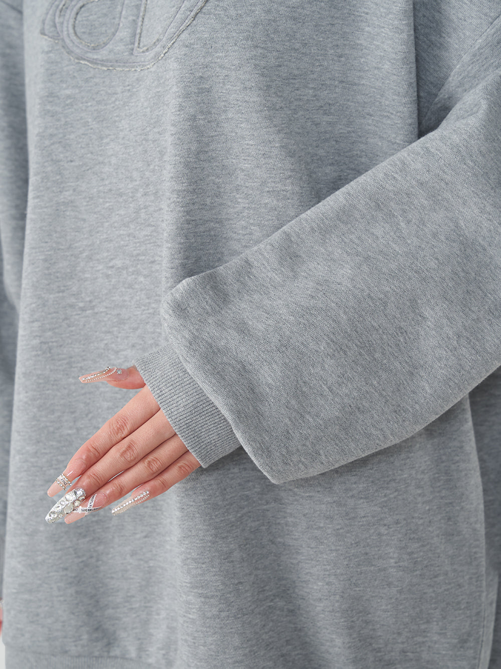 モデル:156cm(着用サイズ:FREE 着用カラー:GRY)