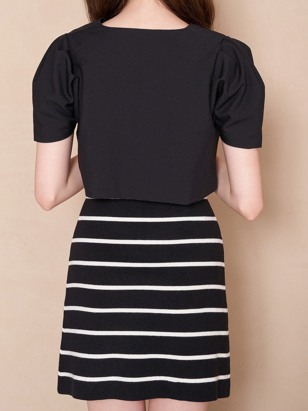 モデル:165cm(着用サイズ:FREE 着用カラー:BLK)