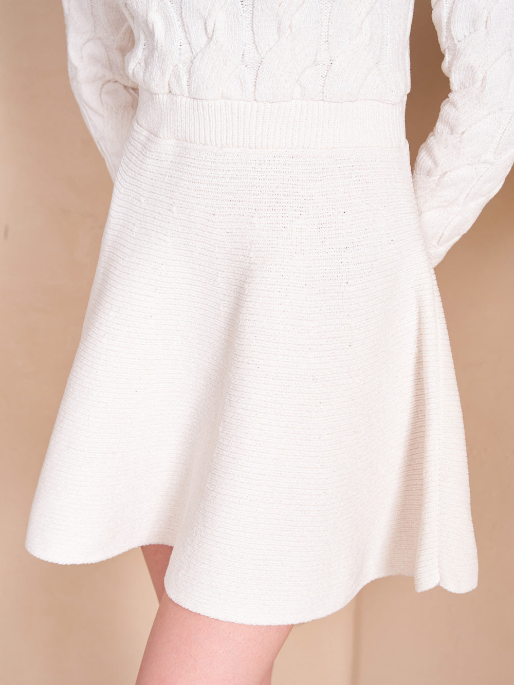 モデル:165cm(着用サイズ:FREE 着用カラー:WHT)