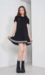 モデル:165cm(着用サイズ:FREE 着用カラー:BLK)