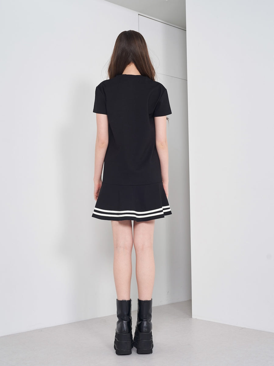 モデル:165cm(着用サイズ:FREE 着用カラー:BLK)