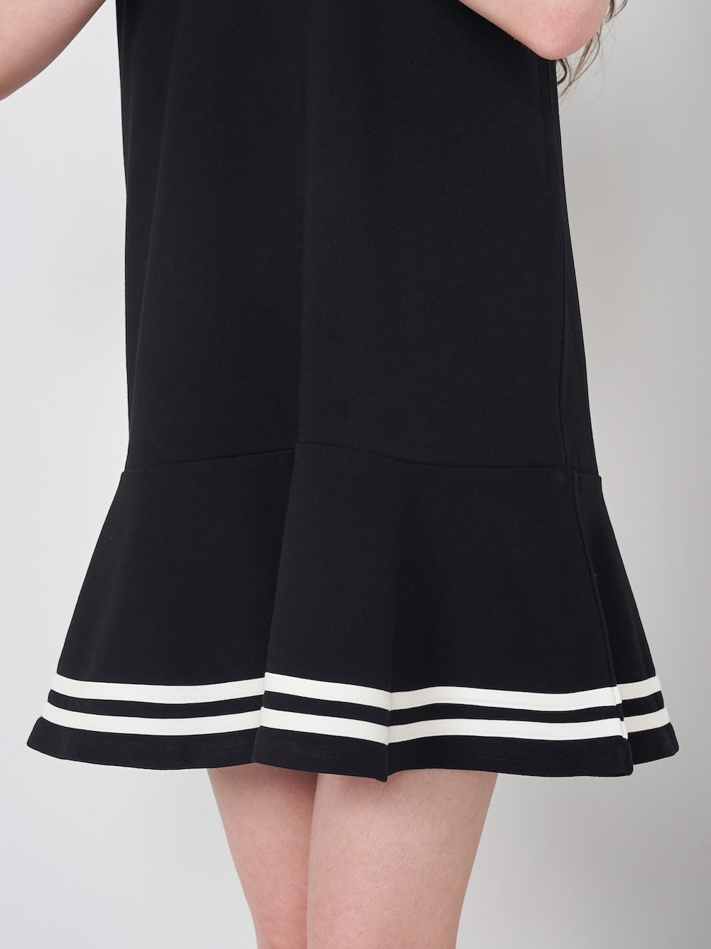 モデル:165cm(着用サイズ:FREE 着用カラー:BLK)