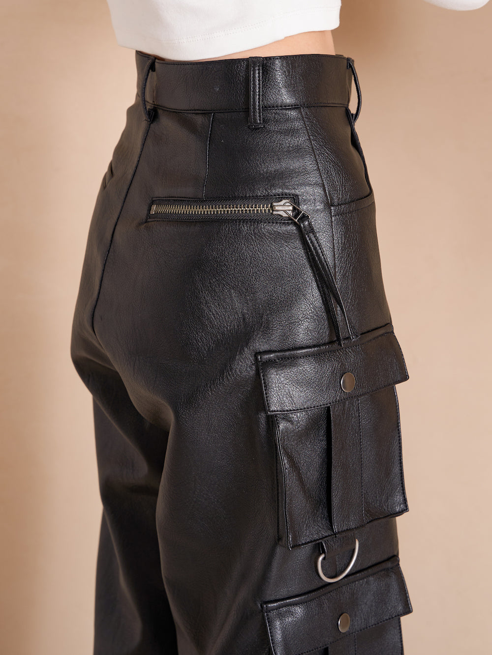 モデル:165cm(着用サイズ:S 着用カラー:BLK)
