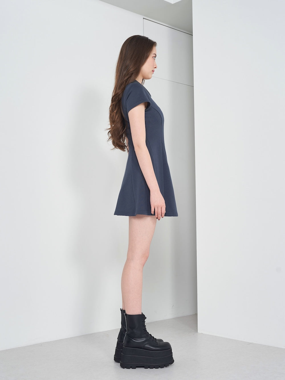 モデル:165cm(着用サイズ:FREE 着用カラー:NVY)