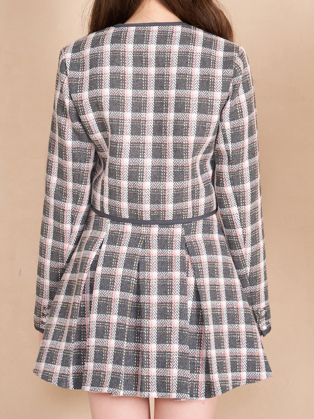 モデル:165cm(着用サイズ:FREE 着用カラー:GRY)