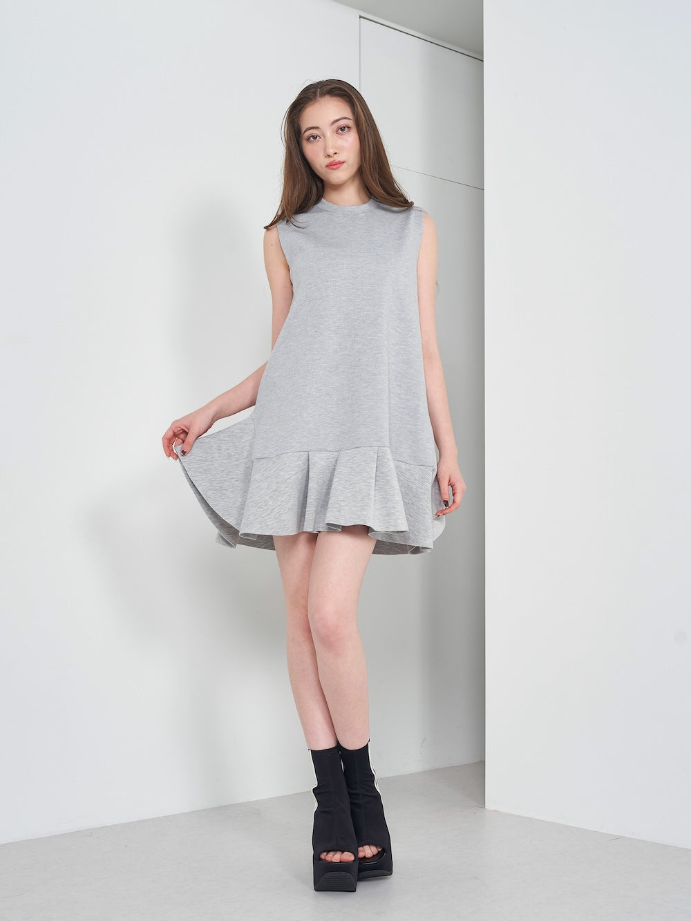 モデル:165cm(着用サイズ:FREE 着用カラー:GRY)