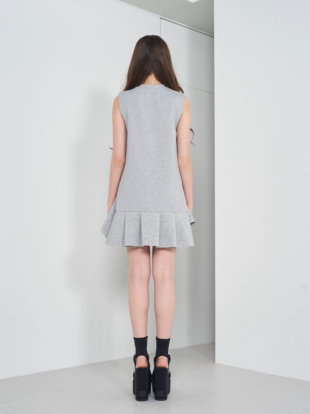 モデル:165cm(着用サイズ:FREE 着用カラー:GRY)