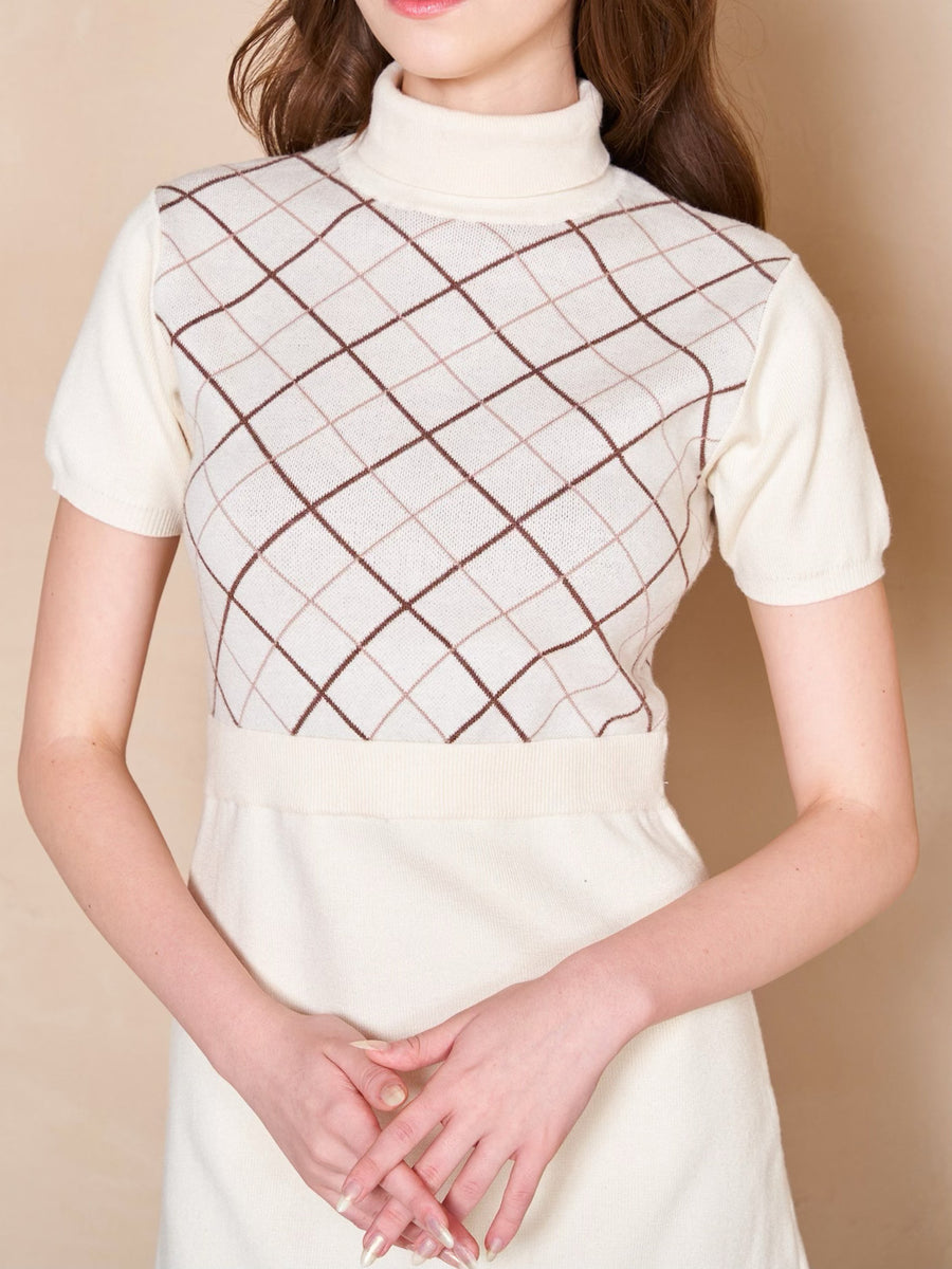 モデル:165cm(着用サイズ:FREE 着用カラー:IVO)