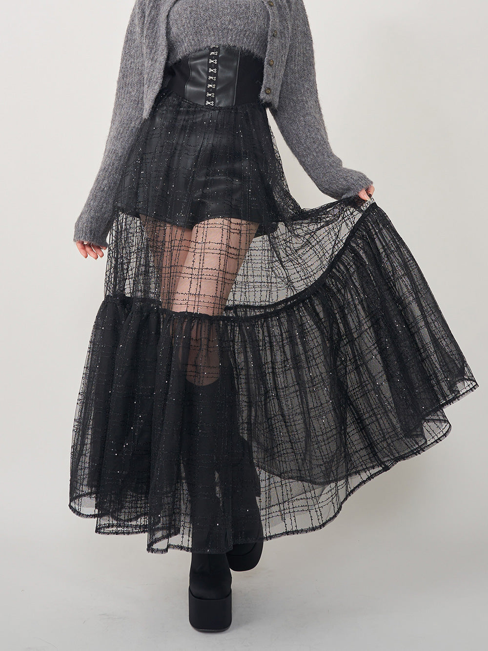 モデル:165cm(着用サイズ:FREE 着用カラー:BLK)