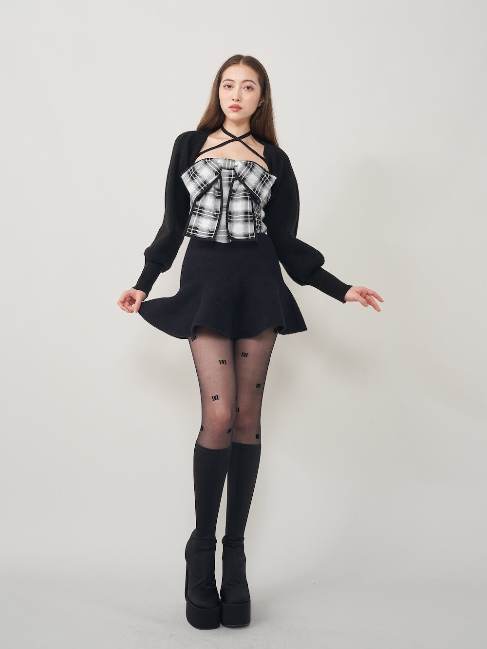 モデル:165cm(着用サイズ:FREE 着用カラー:BLK)
