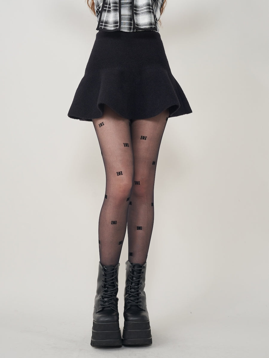モデル:165cm(着用サイズ:FREE 着用カラー:BLK)