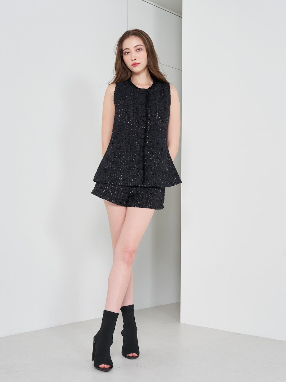モデル:165cm(着用サイズ:FREE 着用カラー:BLK)