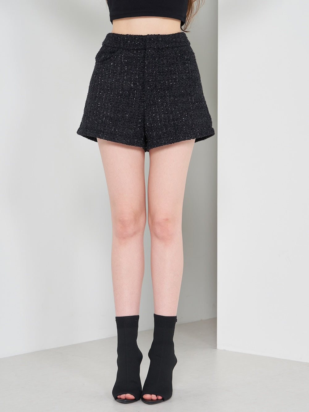モデル:165cm(着用サイズ:S 着用カラー:BLK)