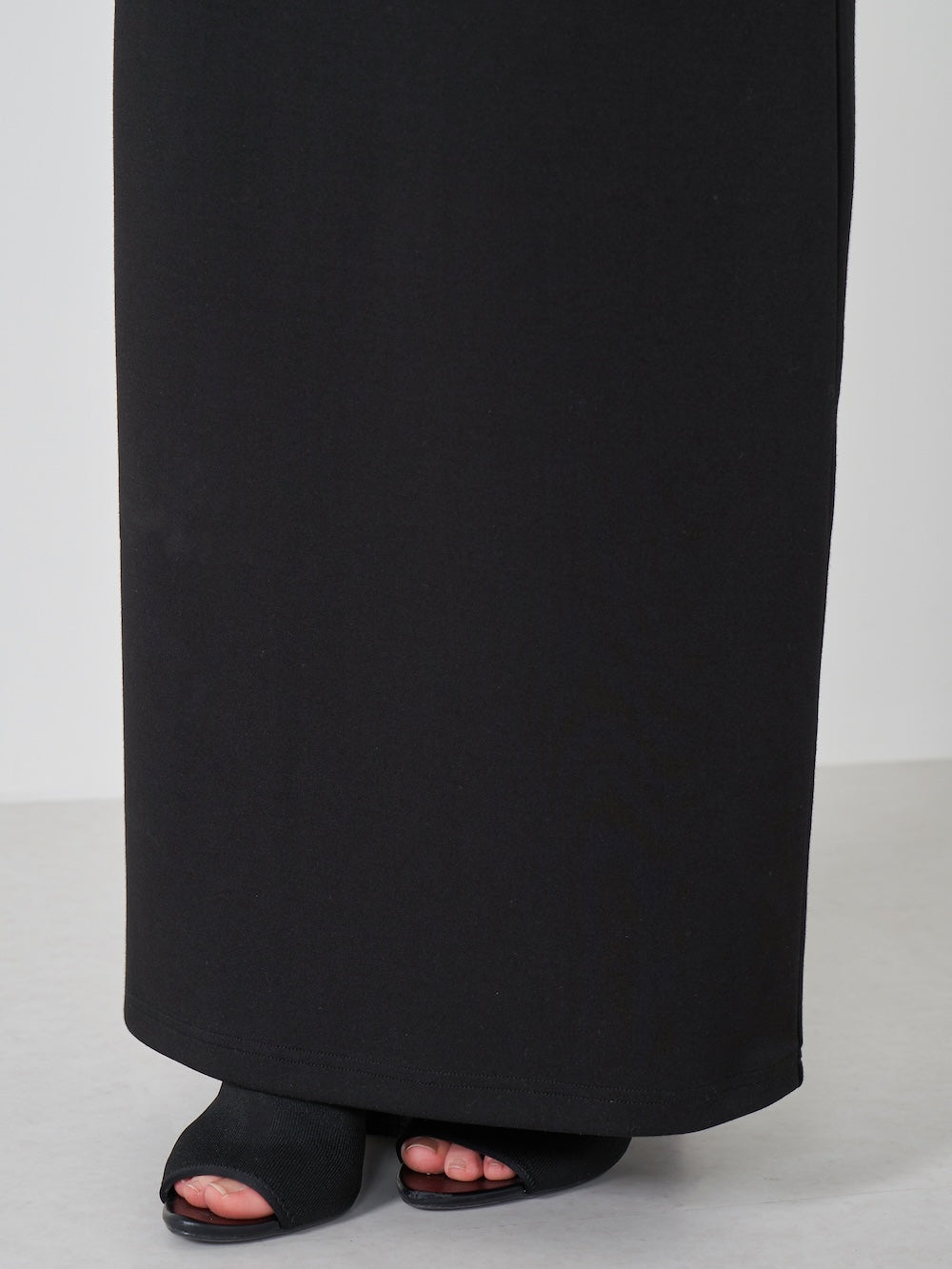 モデル:165cm(着用サイズ:FREE 着用カラー:BLK)