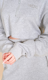モデル:165cm(着用サイズ:FREE 着用カラー:GRY)
